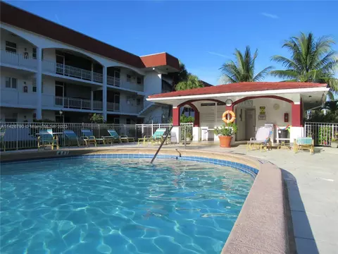 580 Egret Dr #205, Hallandale Beach, FL 33009