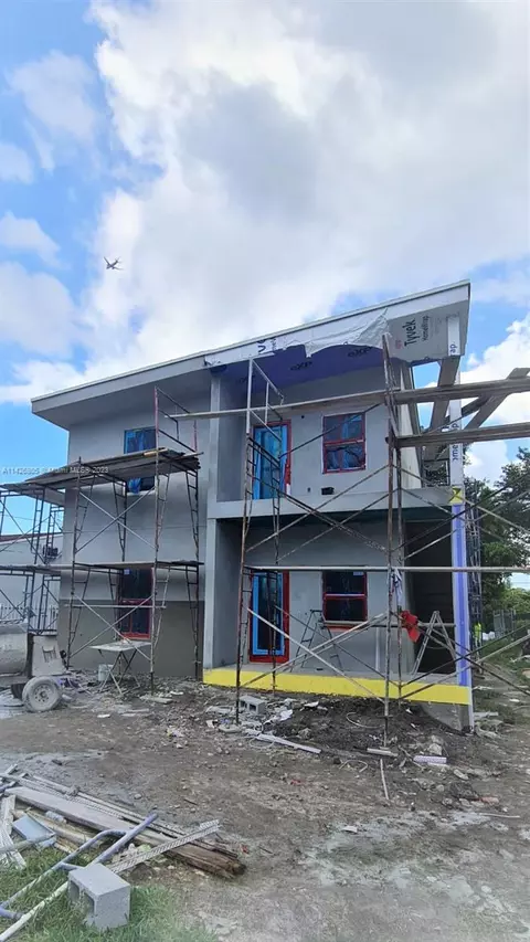 526 NW 6th St, Hallandale Beach, FL 33009