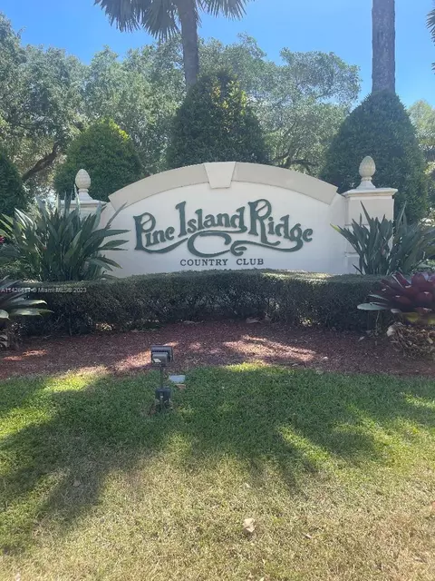 9325 Lagoon Pl #301, Davie, FL 33324