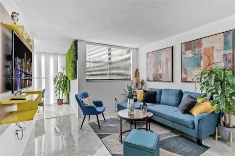 9400 W Flagler St #307, Miami, FL 33174