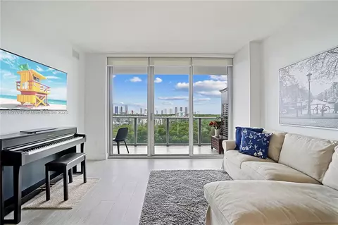 16385 Biscayne Blvd #917, North Miami Beach, FL 33160