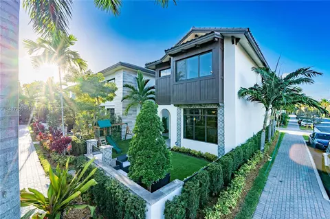 8210 NW 46th St, Doral, FL 33166