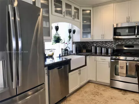 720 NW 97th Ter, Pembroke Pines, FL 33024