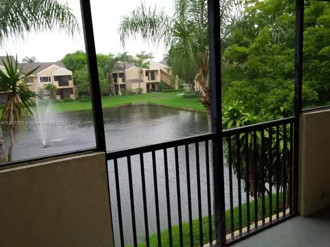 228 SW 83rd Way #207, Pembroke Pines, FL 33025