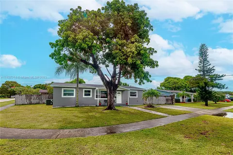 240 N 70th Way, Hollywood, FL 33024