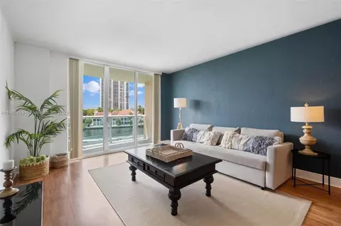 19390 Collins Ave #425, Sunny Isles Beach, FL 33160