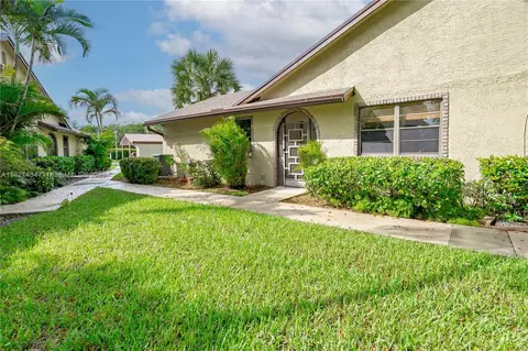 23370 Barlake Dr, Boca Raton, FL 33433
