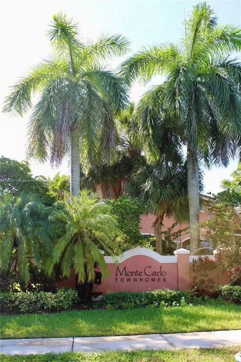 1153 NW 100th Ave, Pembroke Pines, FL 33024