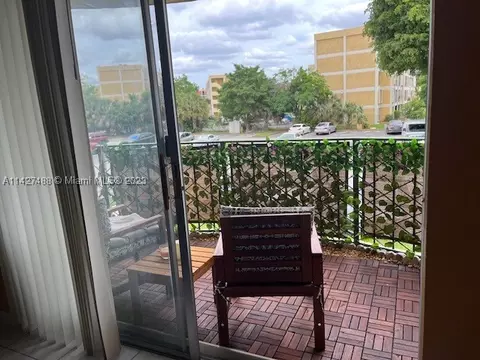 9310 Fontainebleau Blvd #210, Miami, FL 33172