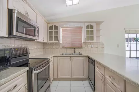 3202 W 77th Pl, Hialeah, FL 33018 photo 8