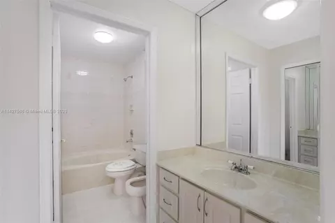 3202 W 77th Pl, Hialeah, FL 33018 photo 12