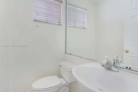 3202 W 77th Pl, Hialeah, FL 33018 photo 17