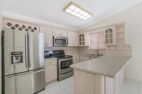 3202 W 77th Pl, Hialeah, FL 33018 photo 7