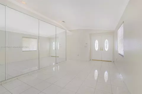 3202 W 77th Pl, Hialeah, FL 33018 photo 4