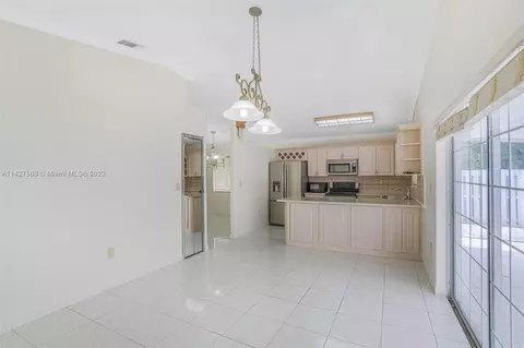 3202 W 77th Pl, Hialeah, FL 33018 photo 5