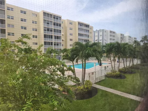 610 NE 12th Ave #203, Hallandale Beach, FL 33009