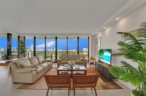 20281 E Country Club Dr #2015, Aventura, FL 33180