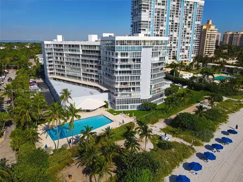 600 Grapetree Dr #5ES, Key Biscayne, FL 33149