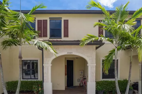 10485 W 33rd Way #10485, Hialeah, FL 33018