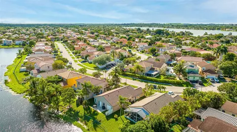 2261 NW 185th Ave, Pembroke Pines, FL 33029