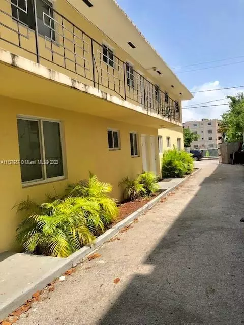 828 SW 2nd St, Miami, FL 33130