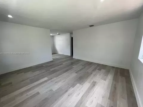 555 E 10th St, Hialeah, FL 33010 photo 7