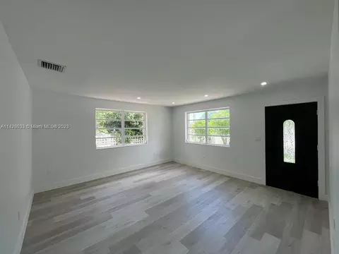 555 E 10th St, Hialeah, FL 33010 photo 5