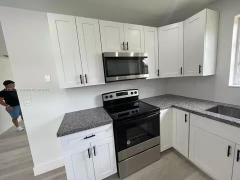 555 E 10th St, Hialeah, FL 33010 photo 14