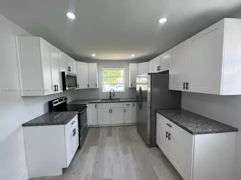 555 E 10th St, Hialeah, FL 33010 photo 9