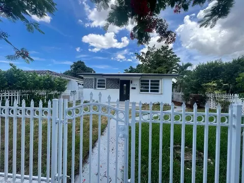 555 E 10th St, Hialeah, FL 33010 photo 3