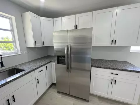 555 E 10th St, Hialeah, FL 33010 photo 11