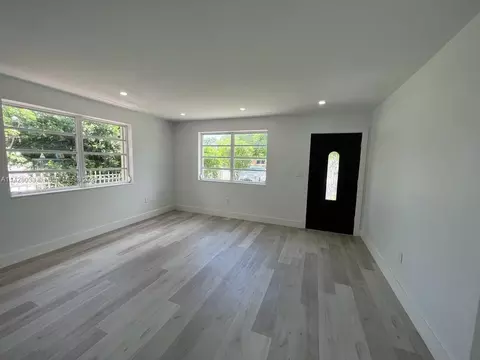 555 E 10th St, Hialeah, FL 33010 photo 6