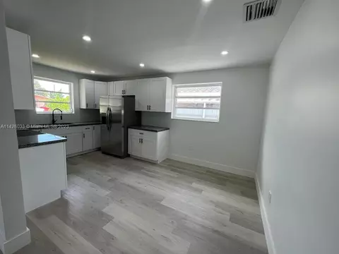 555 E 10th St, Hialeah, FL 33010 photo 8
