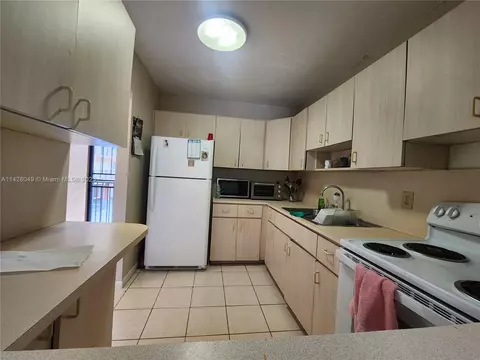 1075 W 68th St #119, Hialeah, FL 33014 photo 4