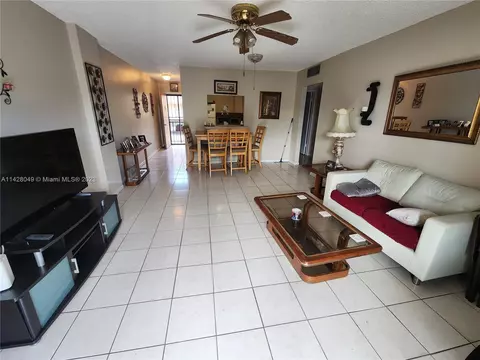 1075 W 68th St #119, Hialeah, FL 33014