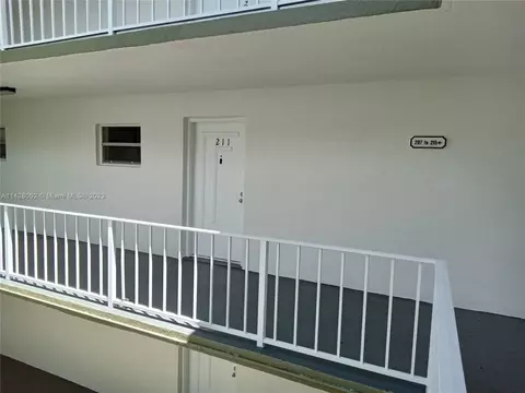 4205 N University Dr #211, Sunrise, FL 33351