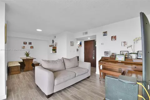 11800 SW 18th St #508-4, Miami, FL 33175