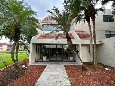 210 Lakeview Dr #102, Weston, FL 33326