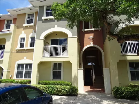 8900 NW 107th Ct #218-3, Doral, FL 33178