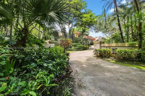 6181 SW 102nd St, Pinecrest, FL 33156