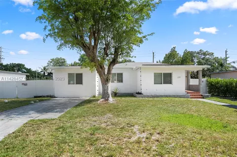 220 NW 126th St, North Miami, FL 33168