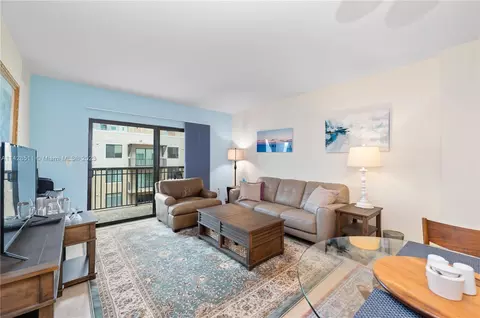 3530 SW 22nd St #910, Miami, FL 33145