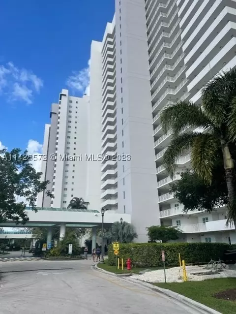 14951 Royal Oaks Ln #2207, North Miami, FL 33181