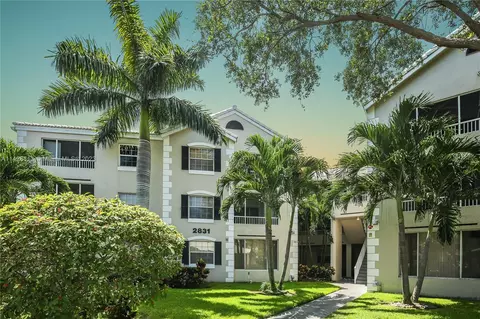 2831 N Oakland Forest Dr #210, Oakland Park, FL 33309