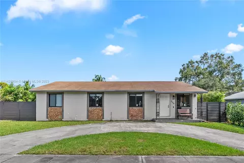 594 SW 6th St, Florida City, FL 33034