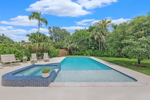 19625 NE 23rd Ave, Miami, FL 33180
