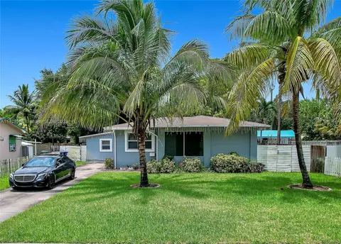 2735 Dewey St, Hollywood, FL 33020