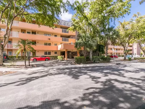 3550 NE 169th St #107, North Miami Beach, FL 33160