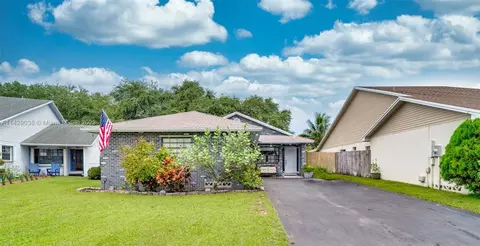 8230 SW 41st Ct, Davie, FL 33328