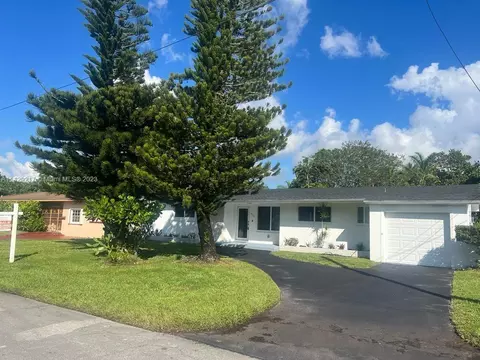 14700 S Spur Dr, Miami, FL 33161